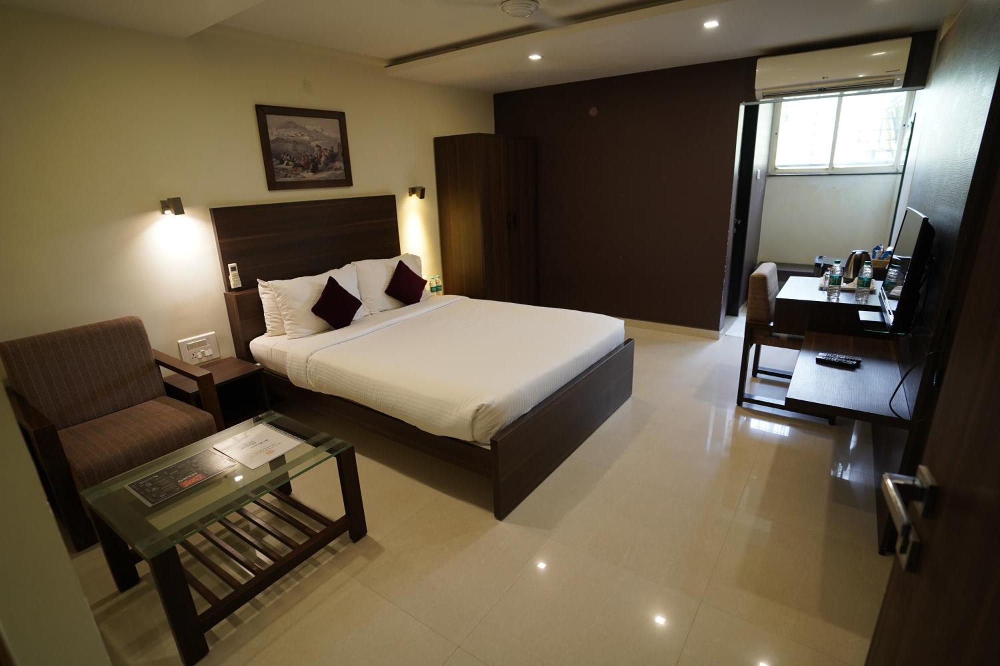 Hotel Metropolis Hubli Exteriér fotografie